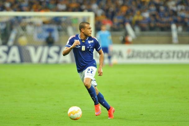 Fotos do segundo tempo do jogo entre Cruzeiro e Universitario, no Mineiro