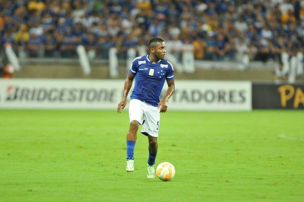 Fotos do segundo tempo do jogo entre Cruzeiro e Universitario, no Mineiro