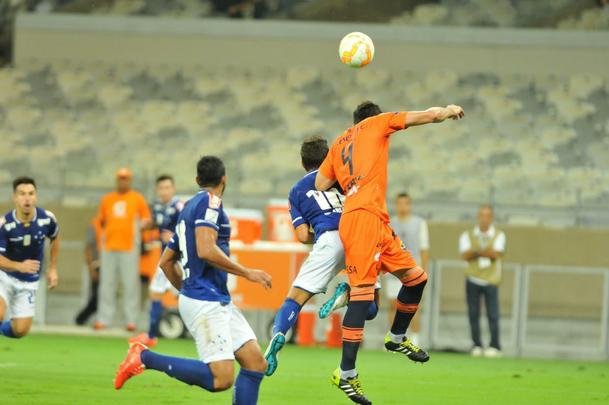 Fotos do segundo tempo do jogo entre Cruzeiro e Universitario, no Mineiro