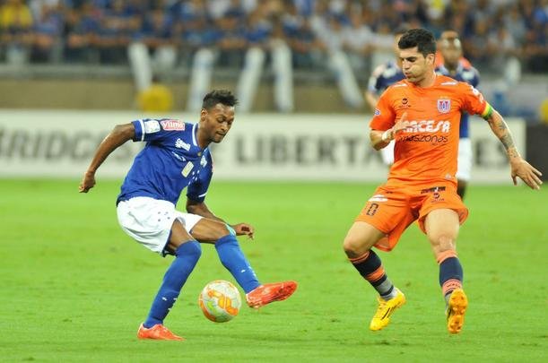 Fotos do segundo tempo do jogo entre Cruzeiro e Universitario, no Mineiro