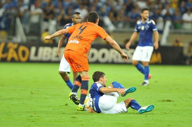 Fotos do segundo tempo do jogo entre Cruzeiro e Universitario, no Mineiro