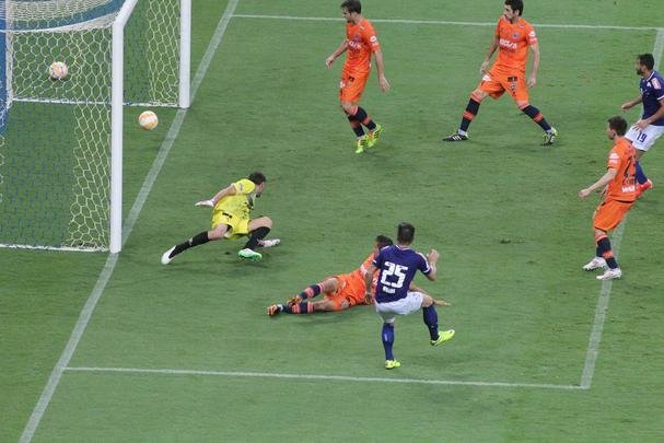 Fotos da vitória do Cruzeiro sobre o Universitario no Mineirão, pela Libertadores