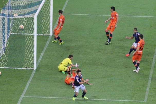 Fotos da vitória do Cruzeiro sobre o Universitario no Mineirão, pela Libertadores