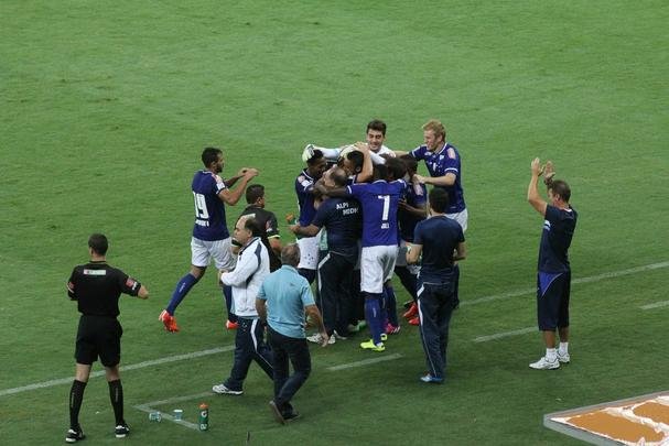 Fotos da vitória do Cruzeiro sobre o Universitario no Mineirão, pela Libertadores