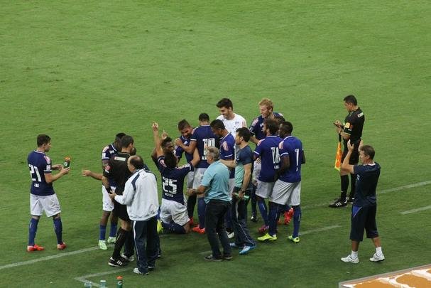 Fotos da vitória do Cruzeiro sobre o Universitario no Mineirão, pela Libertadores