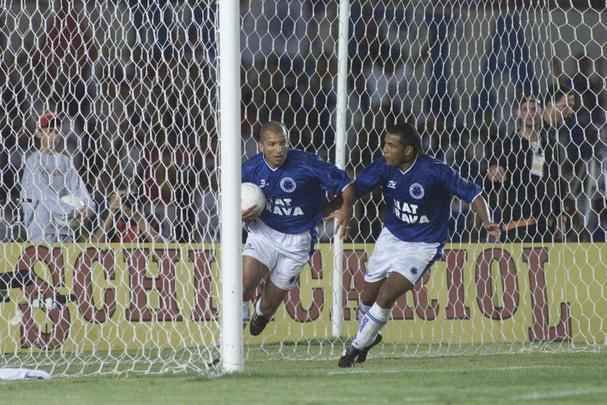 Em 2000, o Cruzeiro foi campeo da Copa do Brasil sobre o So Paulo, em jogo histrico no Mineiro, decidido com gol de Giovanni em cobrana de falta, nos instantes finais 