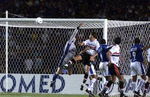 Em 2000, o Cruzeiro foi campeo da Copa do Brasil sobre o So Paulo, em jogo histrico no Mineiro, decidido com gol de Giovanni em cobrana de falta, nos instantes finais 