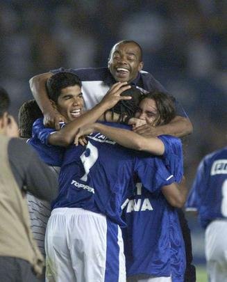 Em 2000, o Cruzeiro foi campeo da Copa do Brasil sobre o So Paulo, em jogo histrico no Mineiro, decidido com gol de Giovanni em cobrana de falta, nos instantes finais 
