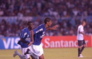 Em 2009, o Cruzeiro eliminou o So Paulo nas quartas de final da Libertadores, com duas vitrias contundentes: 2 a 1 no Mineiro, com gols de Z Carlos e Leonardo Silva - Washington fez para o Tricolor;  na volta, no Morumbi, Kleber e Henrique marcaram os gols do triunfo por 2 a 0