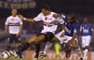 Em 2009, o Cruzeiro eliminou o So Paulo nas quartas de final da Libertadores, com duas vitrias contundentes: 2 a 1 no Mineiro, com gols de Z Carlos e Leonardo Silva - Washington fez para o Tricolor;  na volta, no Morumbi, Kleber e Henrique marcaram os gols do triunfo por 2 a 0