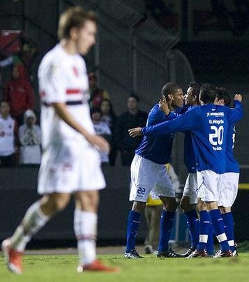 Em 2009, o Cruzeiro eliminou o So Paulo nas quartas de final da Libertadores, com duas vitrias contundentes: 2 a 1 no Mineiro, com gols de Z Carlos e Leonardo Silva - Washington fez para o Tricolor;  na volta, no Morumbi, Kleber e Henrique marcaram os gols do triunfo por 2 a 0