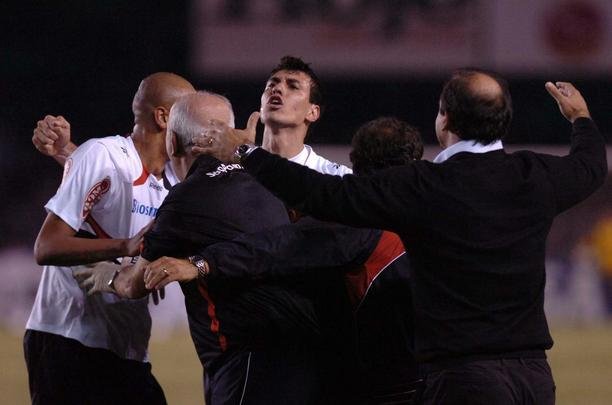 Em 2010, o So Paulo deu o troco e eliminou o Cruzeiro nas quartas de final da Libertadores. O Tricolor venceu no Mineiro, por 2 a 0, e repetiu o placar no Morumbi 