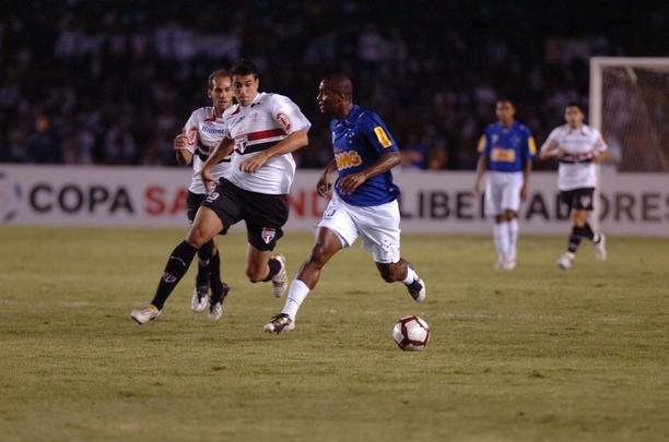 Em 2010, o So Paulo deu o troco e eliminou o Cruzeiro nas quartas de final da Libertadores. O Tricolor venceu no Mineiro, por 2 a 0, e repetiu o placar no Morumbi 