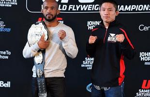Media Day do UFC 186 - Demetrious Johnson e Kyoji Horiguchi posam antes da encarada