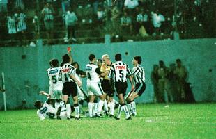 Em 1996, no jogo da reestreia de Toninho Cerezo no Atltico, Taffarel foi expulso por agredir jogador da Caldense aps perder a bola e fazer falta