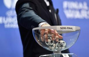 Fotos dos sorteios das semifinais da Liga dos Campees e da Liga Europa