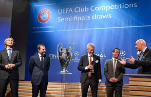 Fotos dos sorteios das semifinais da Liga dos Campees e da Liga Europa