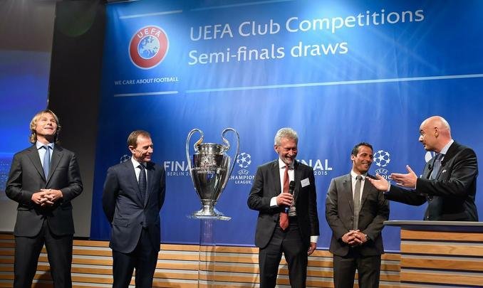 Fotos dos sorteios das semifinais da Liga dos Campeões e da Liga Europa