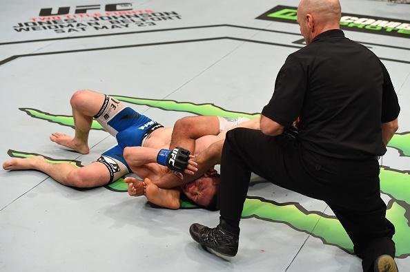 Demetrious Johnson vence Kyoji Horiguchi por finalizao, com armlock a apenas um segundo para fim da luta em Montreal, e mantm o cinturo dos moscas 