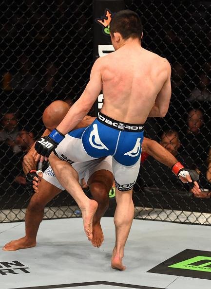 Demetrious Johnson vence Kyoji Horiguchi por finalizao, com armlock a apenas um segundo para fim da luta em Montreal, e mantm o cinturo dos moscas 