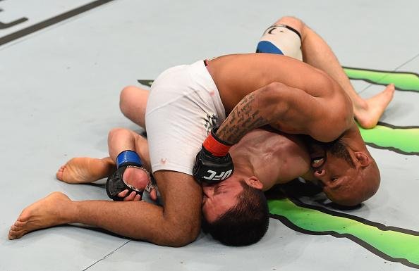 Demetrious Johnson vence Kyoji Horiguchi por finalizao, com armlock a apenas um segundo para fim da luta em Montreal, e mantm o cinturo dos moscas 