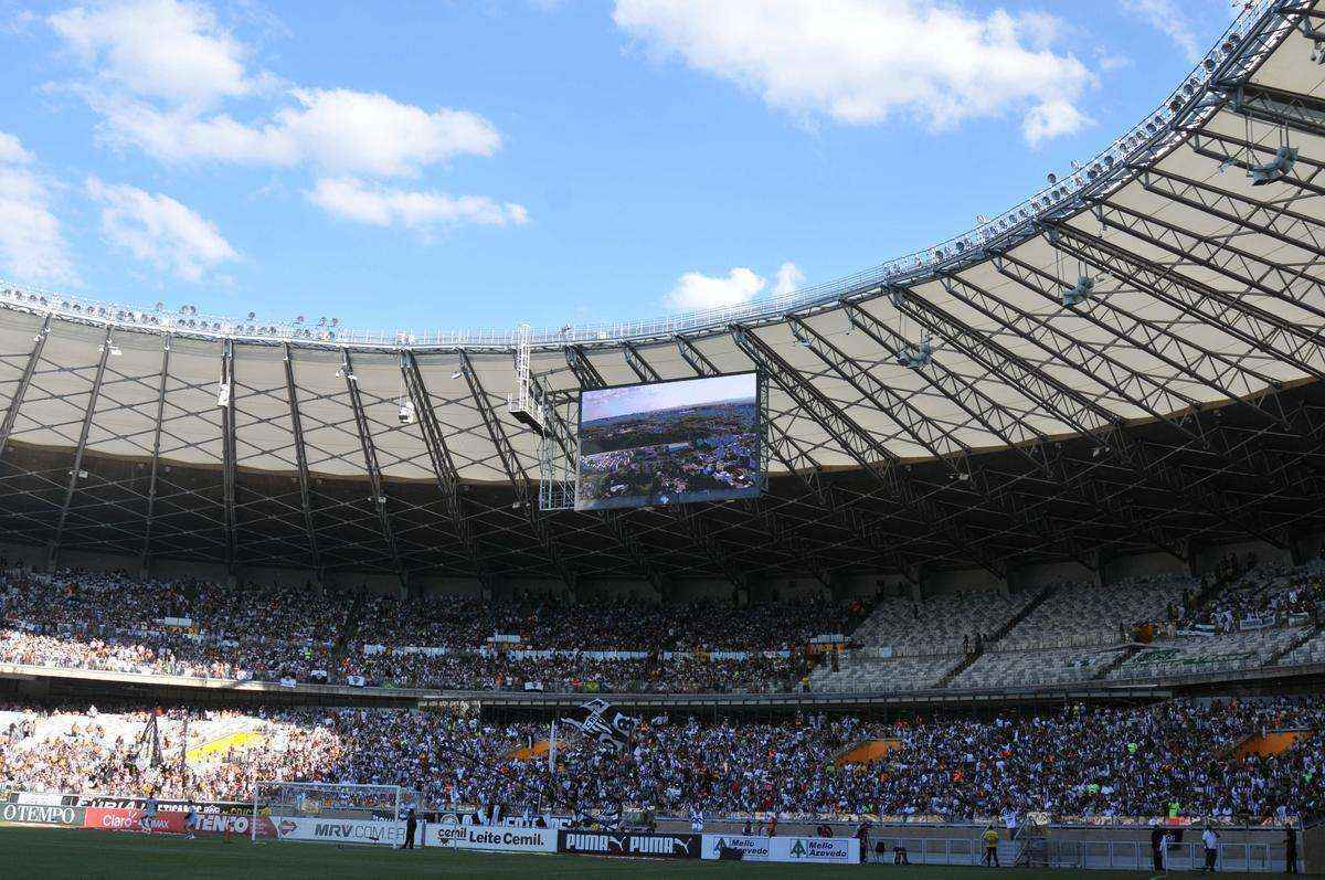 Imagens da torcida do Atltico na primeira partida da final do Mineiro, contra a Caldense, no Mineiro