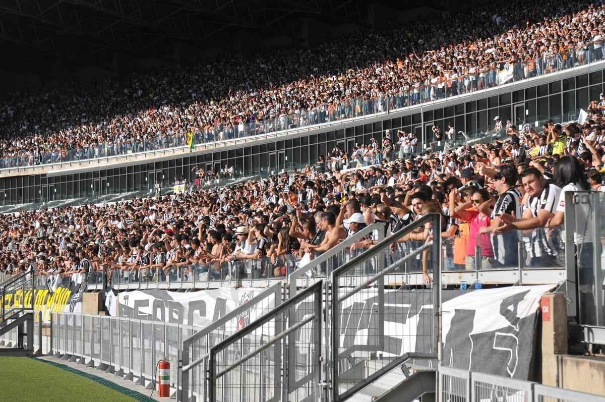 Imagens da torcida do Atltico na primeira partida da final do Mineiro, contra a Caldense, no Mineiro
