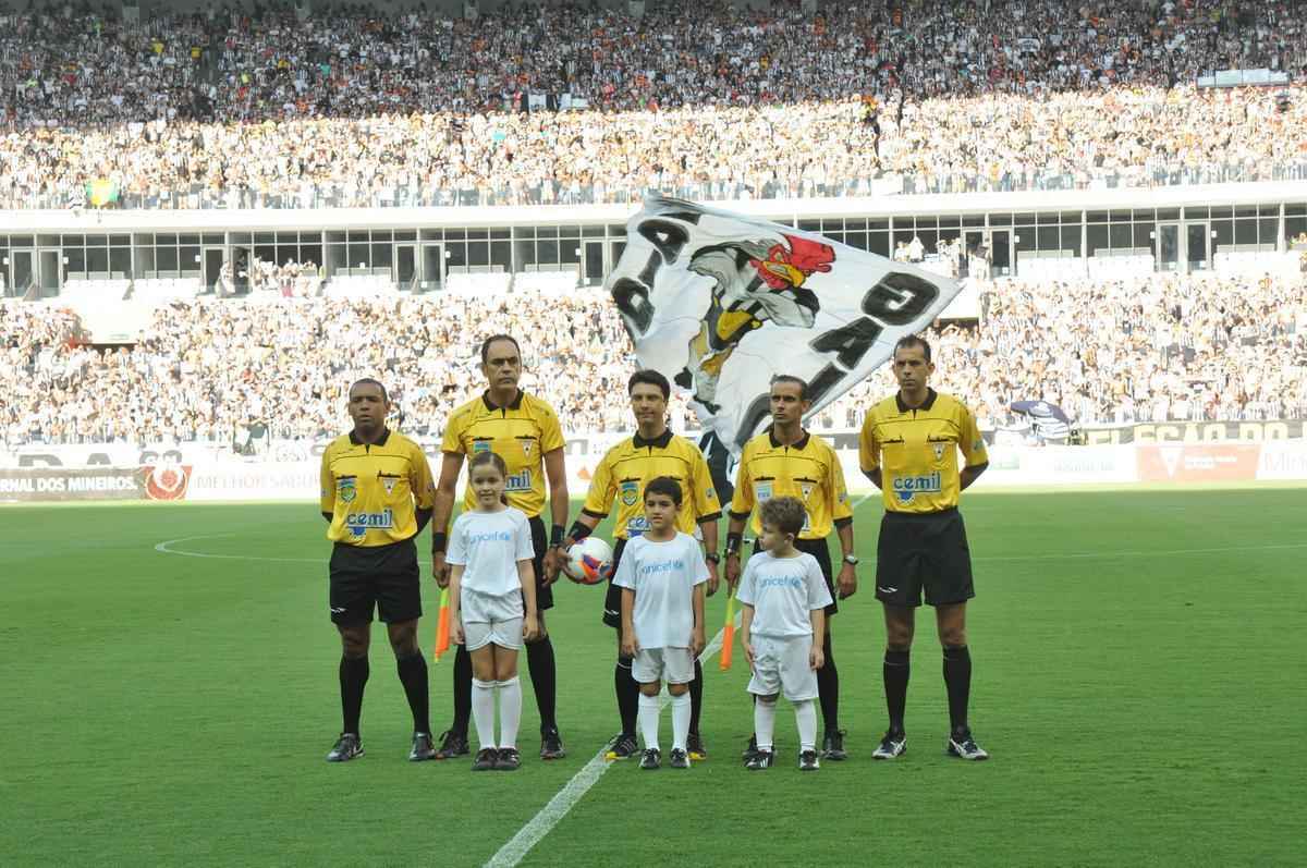 Imagens do primeiro tempo do jogo entre Atltico e Caldense, no Mineiro, pela final do Estadual