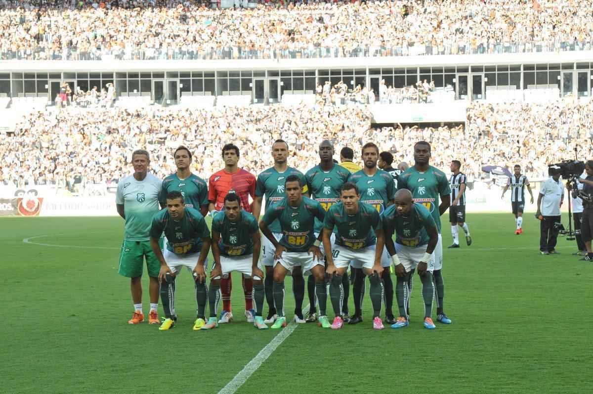 Imagens do primeiro tempo do jogo entre Atltico e Caldense, no Mineiro, pela final do Estadual
