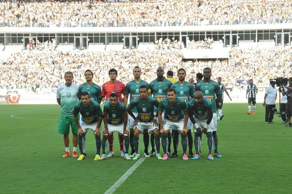 Imagens do primeiro tempo do jogo entre Atltico e Caldense, no Mineiro, pela final do Estadual
