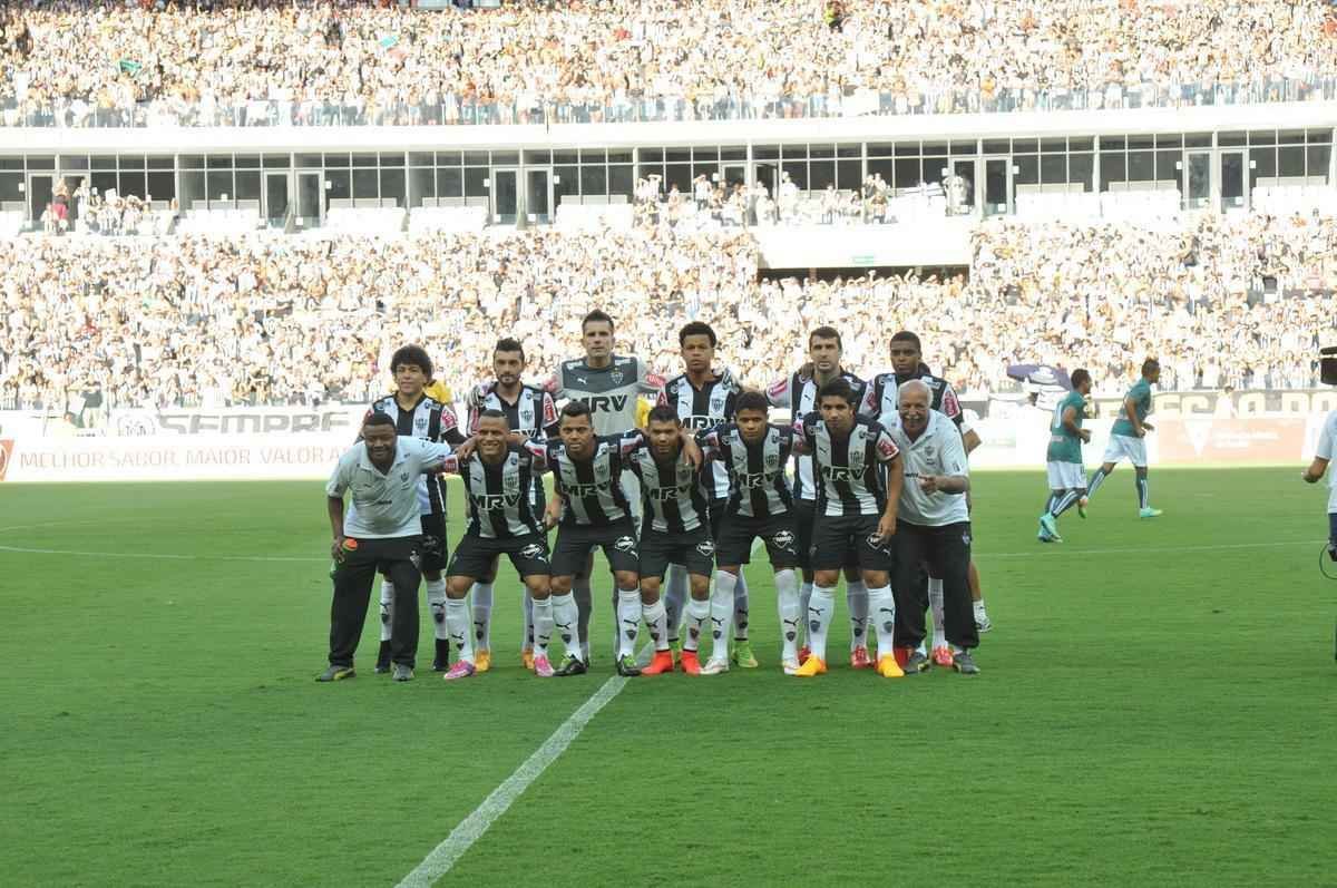 Imagens do primeiro tempo do jogo entre Atltico e Caldense, no Mineiro, pela final do Estadual