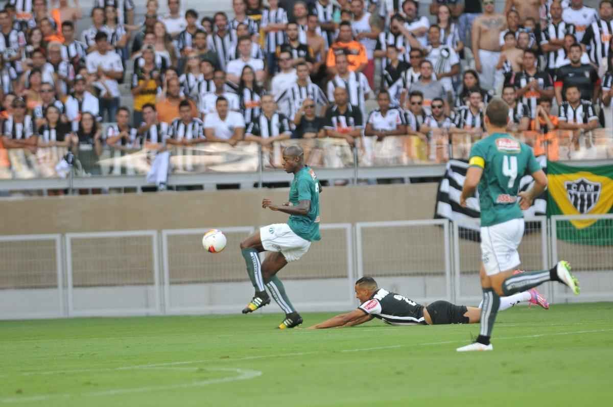 Imagens do primeiro tempo do jogo entre Atltico e Caldense, no Mineiro, pela final do Estadual