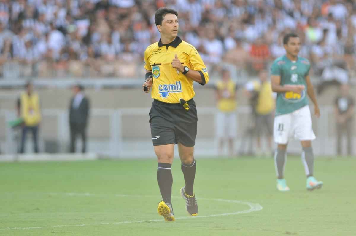 Imagens do primeiro tempo do jogo entre Atltico e Caldense, no Mineiro, pela final do Estadual