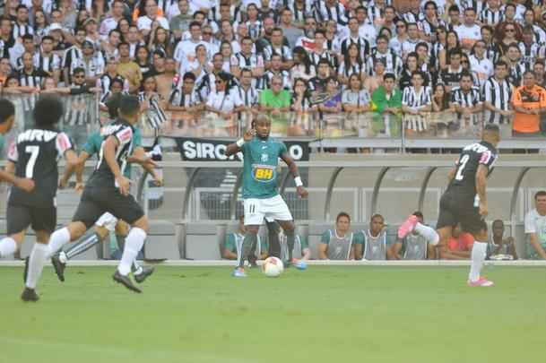 Imagens do primeiro tempo do jogo entre Atltico e Caldense, no Mineiro, pela final do Estadual