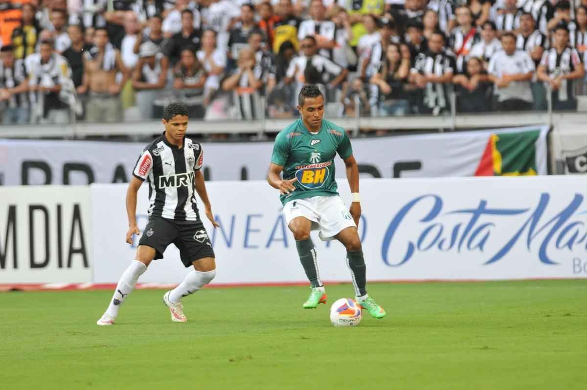 Imagens do primeiro tempo do jogo entre Atltico e Caldense, no Mineiro, pela final do Estadual