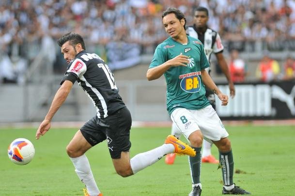 Imagens do primeiro tempo do jogo entre Atltico e Caldense, no Mineiro, pela final do Mineiro