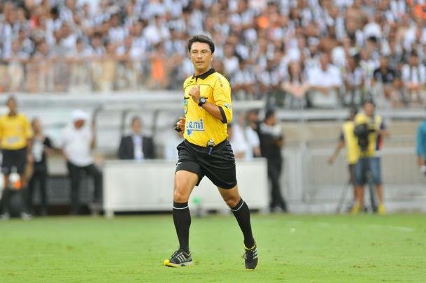 Imagens do primeiro tempo do jogo entre Atltico e Caldense, no Mineiro, pela final do Mineiro