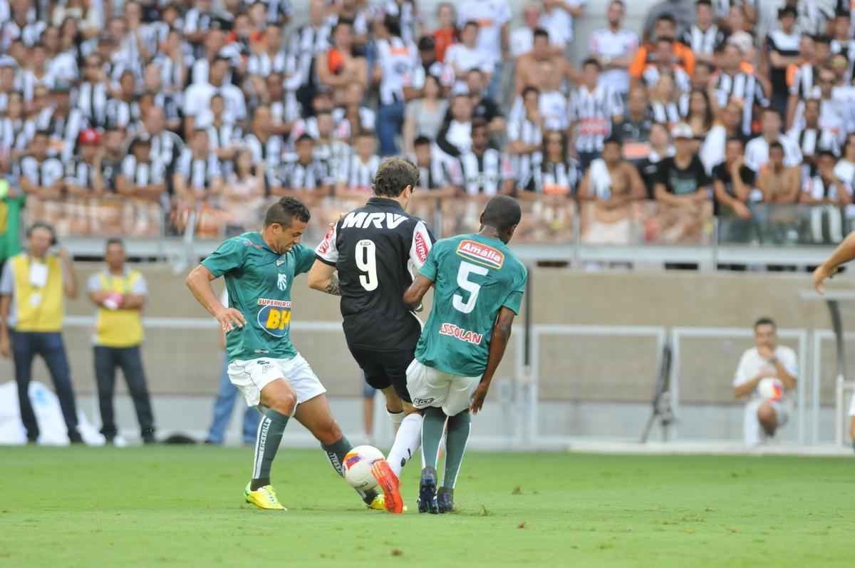 Imagens do primeiro tempo do jogo entre Atltico e Caldense, no Mineiro, pela final do Mineiro
