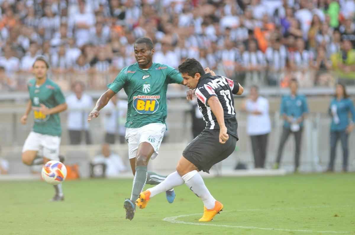 Imagens do primeiro tempo do jogo entre Atltico e Caldense, no Mineiro, pela final do Estadual