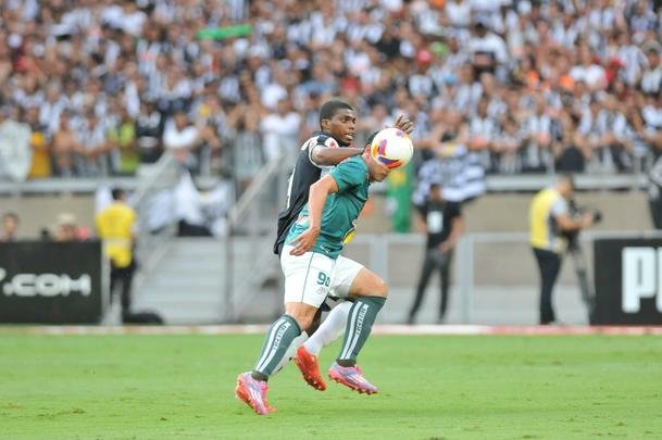 Imagens do primeiro tempo do jogo entre Atltico e Caldense, no Mineiro, pela final do Estadual