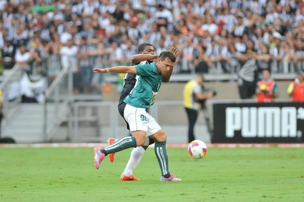 Imagens do primeiro tempo do jogo entre Atltico e Caldense, no Mineiro, pela final do Estadual