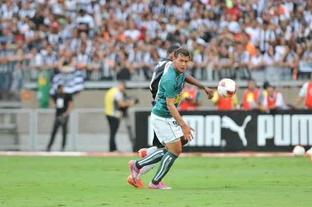 Imagens do primeiro tempo do jogo entre Atltico e Caldense, no Mineiro, pela final do Estadual
