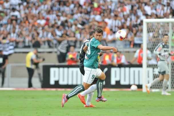 Imagens do primeiro tempo do jogo entre Atltico e Caldense, no Mineiro, pela final do Estadual