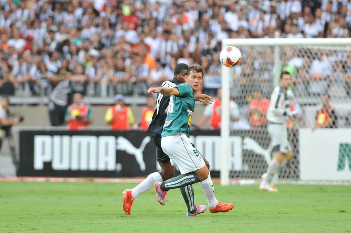 Imagens do primeiro tempo do jogo entre Atltico e Caldense, no Mineiro, pela final do Estadual