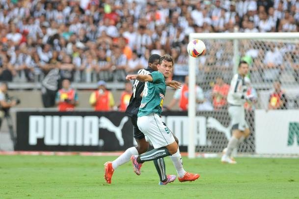 Imagens do primeiro tempo do jogo entre Atltico e Caldense, no Mineiro, pela final do Estadual
