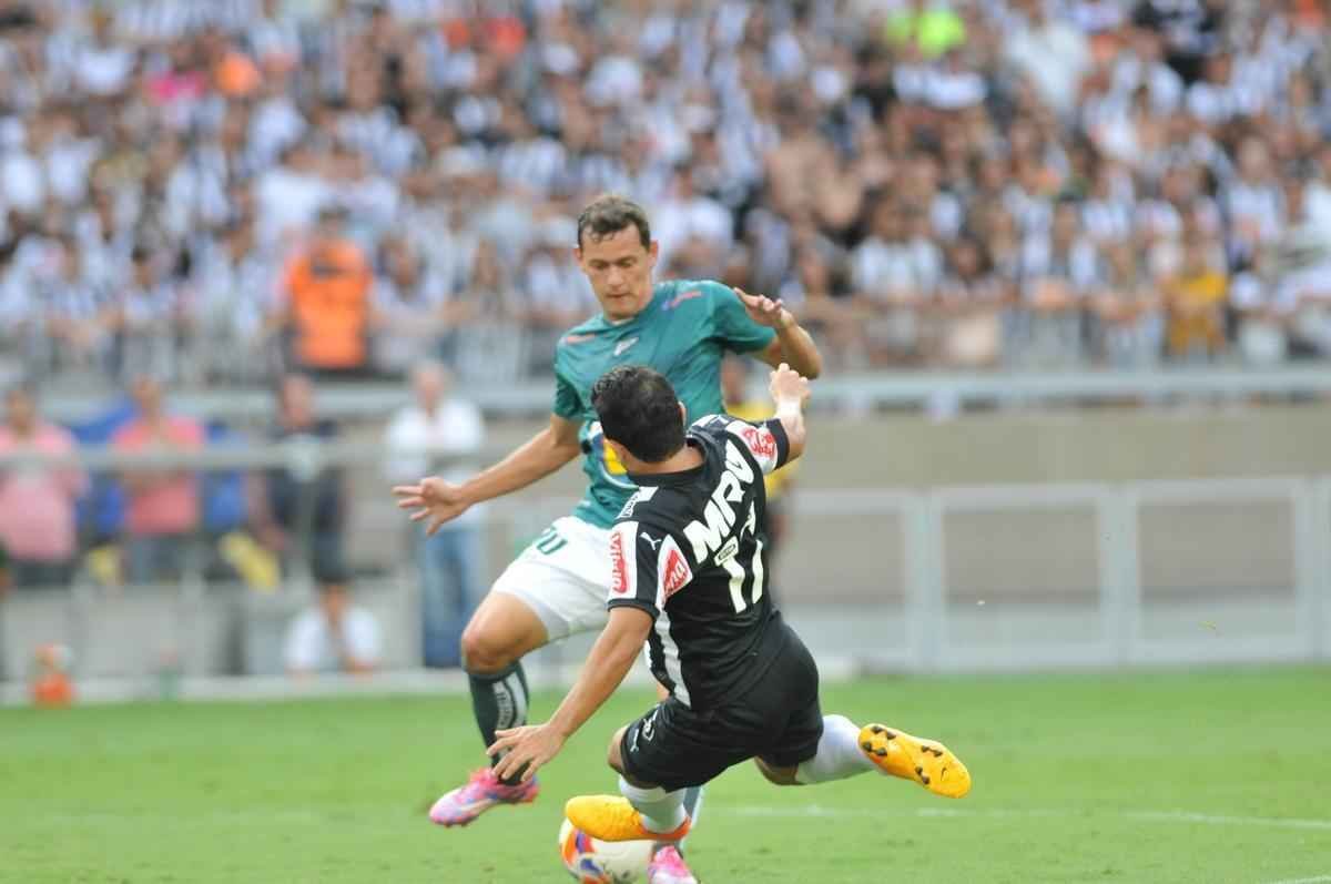 Imagens do primeiro tempo do jogo entre Atltico e Caldense, no Mineiro, pela final do Estadual