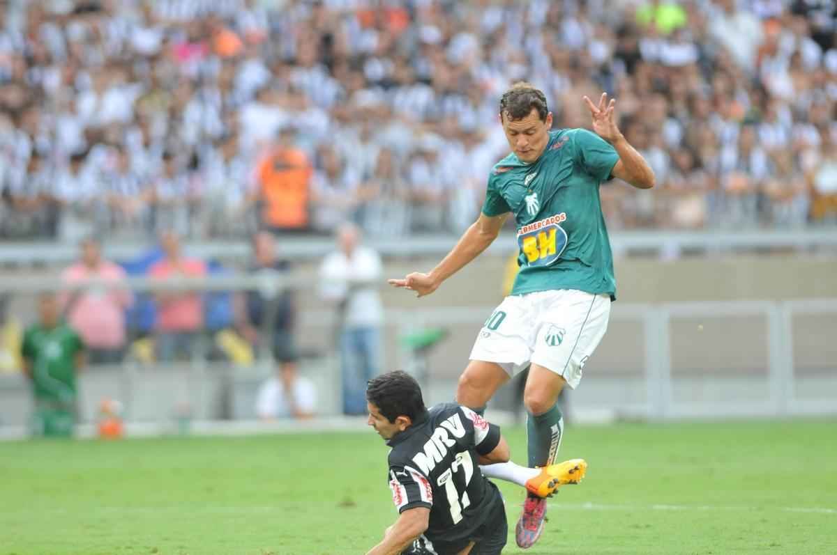 Imagens do primeiro tempo do jogo entre Atltico e Caldense, no Mineiro, pela final do Estadual
