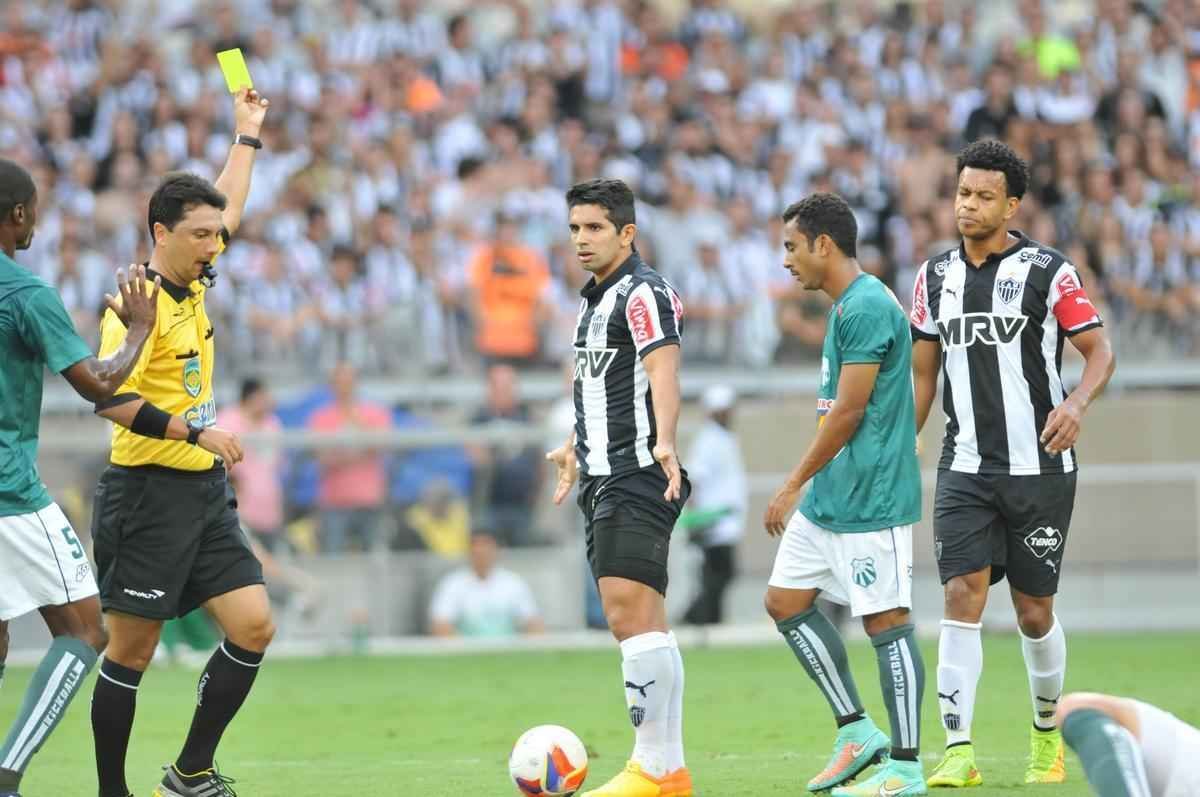 Imagens do primeiro tempo do jogo entre Atltico e Caldense, no Mineiro, pela final do Estadual