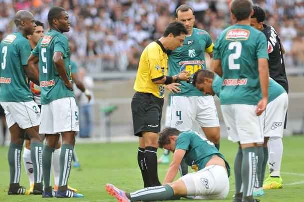Imagens do primeiro tempo do jogo entre Atltico e Caldense, no Mineiro, pela final do Estadual