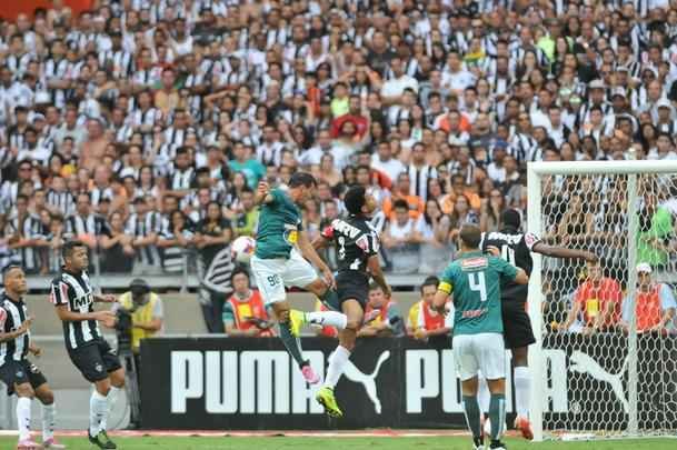 Imagens do primeiro tempo do jogo entre Atltico e Caldense, no Mineiro, pela final do Estadual